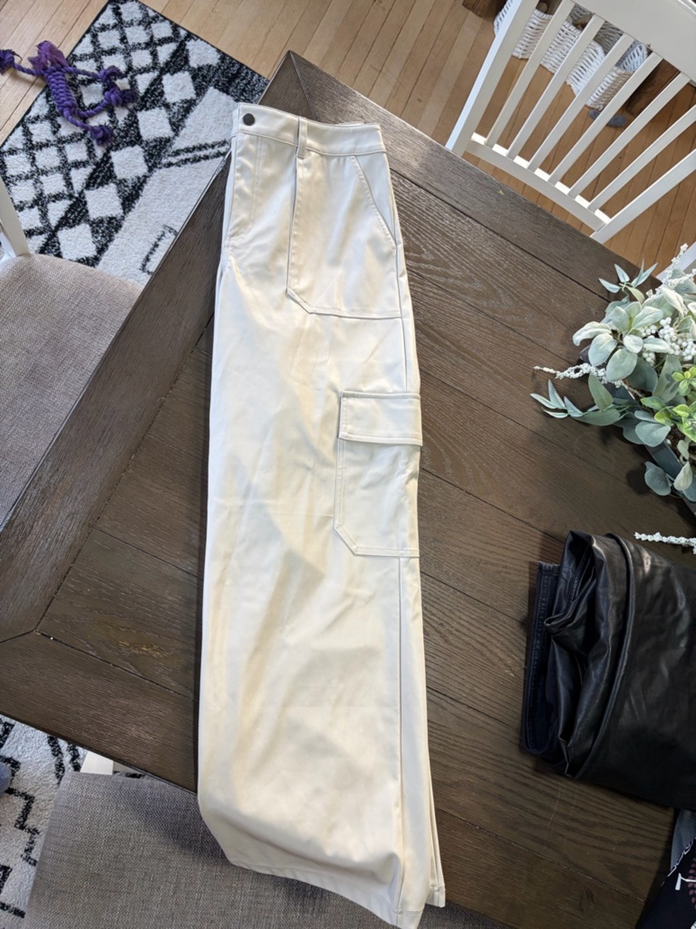 Straight-Leg Cargo Pants in Cream